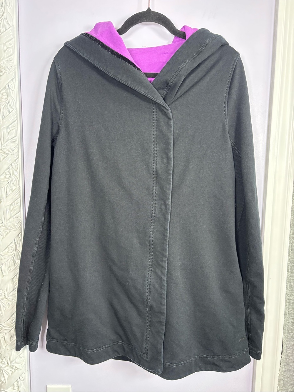 lululemon athletica Awareness Wrap Black Hooded Sweater with Purple Lining 8